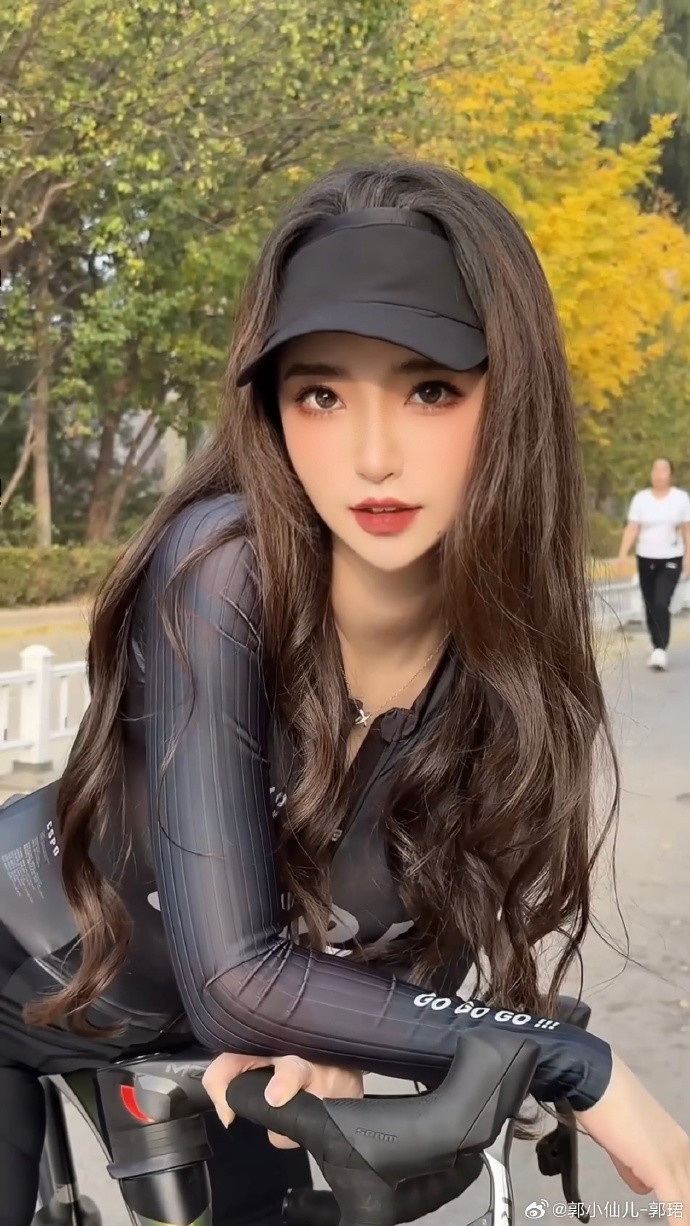 Guo Jun cho hay một phần vì tính chất công việc là người dẫn chương trình, thường xuyên phải lên hình và đặc biệt lại dẫn dắt cho các chương trình thể thao nên cô càng chú trọng rèn luyện vóc dáng nhiều hơn.