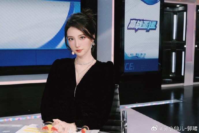 Hiện tại, Guo Jun làm MC các chương trình thể thao của kênh Tencent Sports. Ngoài ra, nhờ lợi thế ngoại hình cô còn nhận được nhiều lời mời chụp hình quảng cáo, mẫu ảnh,...