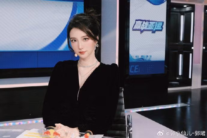 Hiện tại, Guo Jun làm MC các chương trình thể thao của kênh Tencent Sports. Ngoài ra, nhờ lợi thế ngoại hình cô còn nhận được nhiều lời mời chụp hình quảng cáo, mẫu ảnh,...