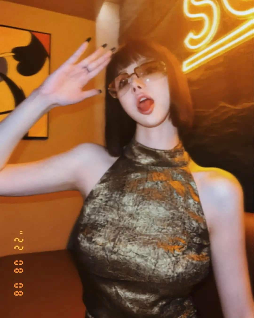 Và nếu là hội hóng chuyên nghiệp, chắc hẳn sẽ nhớ ra cô vợ này. Chị tên Huyền Trang trong khi chồng tên Vĩnh Đăng.