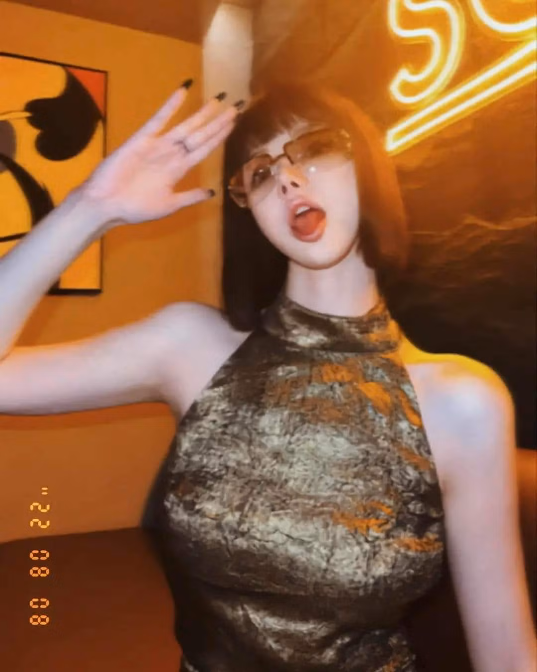 Và nếu là hội hóng chuyên nghiệp, chắc hẳn sẽ nhớ ra cô vợ này. Chị tên Huyền Trang trong khi chồng tên Vĩnh Đăng.