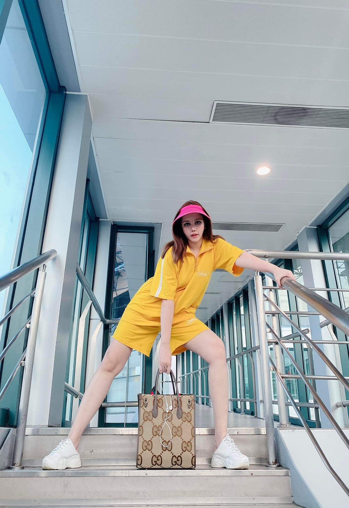 Được biết, cả 2 quen nhau khi đi lễ tại chùa Hương. Thời điểm ấy, nhìn thấy một cô gái đang đi cùng mẹ nên Vĩnh Đăng tiến tới làm quen.