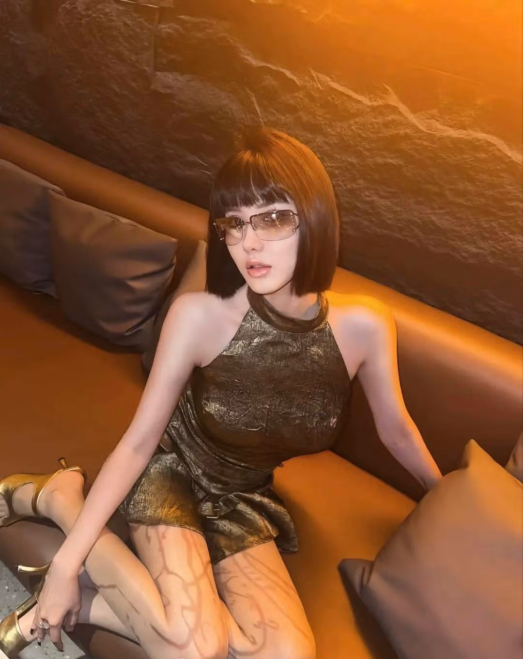 Trước đó, cặp đôi này từng gây sốt với màn đeo của hồi môn 50 cây vàng trong ngày cưới cách đây vài tháng.