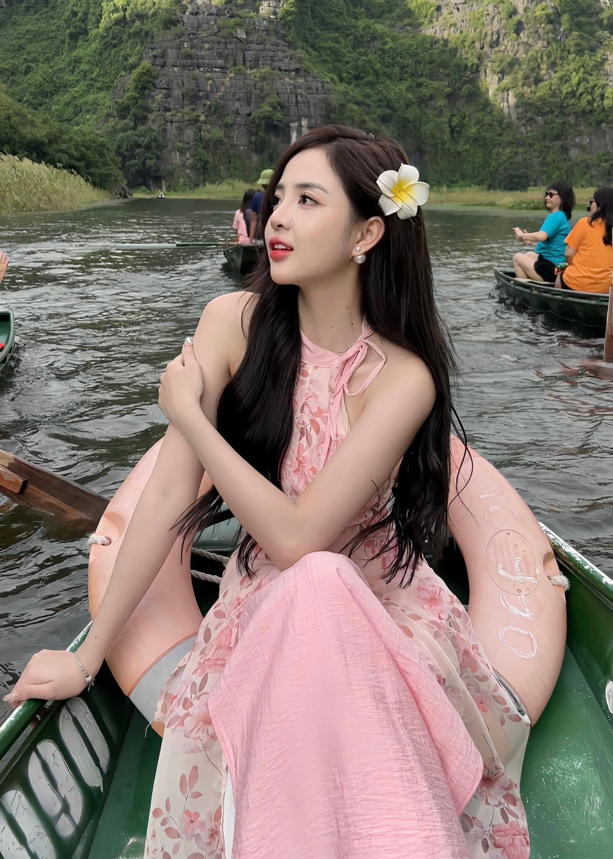 Liệu đây có phải là một câu chuyện tình yêu hay chỉ là một sự "bóng gió" khéo léo từ bé My để thu hút sự chú ý?