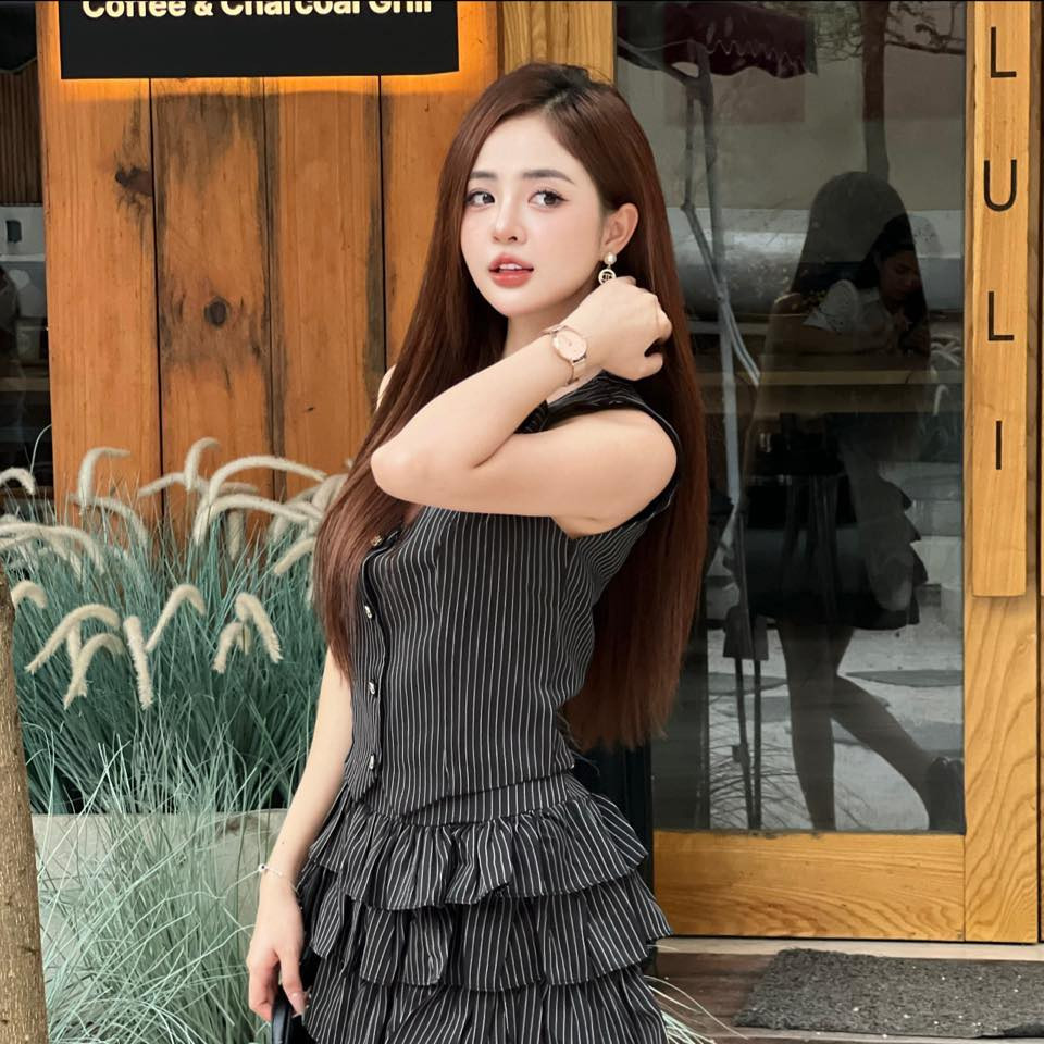 Dù chưa có thông tin chính thức nào về những nghi vấn này nhưng rõ ràng với sự thay đổi về hình ảnh cùng những lời chia sẻ đầy ẩn ý, bé My đang ngày càng trở thành tâm điểm chú ý trong cộng đồng mạng.