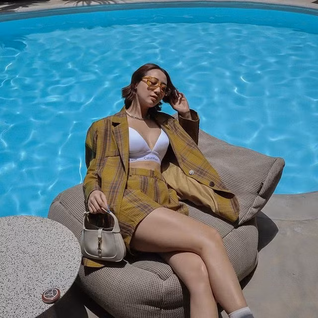 Mùa hè là dịp để hội gái xinh thỏa sức "bung lụa" với bikini. Cái tên mới nhất "thiêu đốt" đường đua nóng bỏng này không ai khác chính là "bà chủ Hà thành" Kiều Ly Phạm.