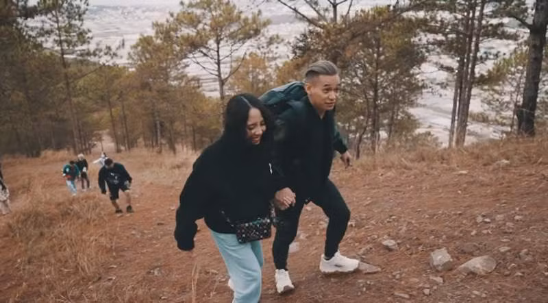 Trước đó, Độ Mixi cũng từng nhiều lần khiến fan ghen tị khi thể hiện tình yêu.