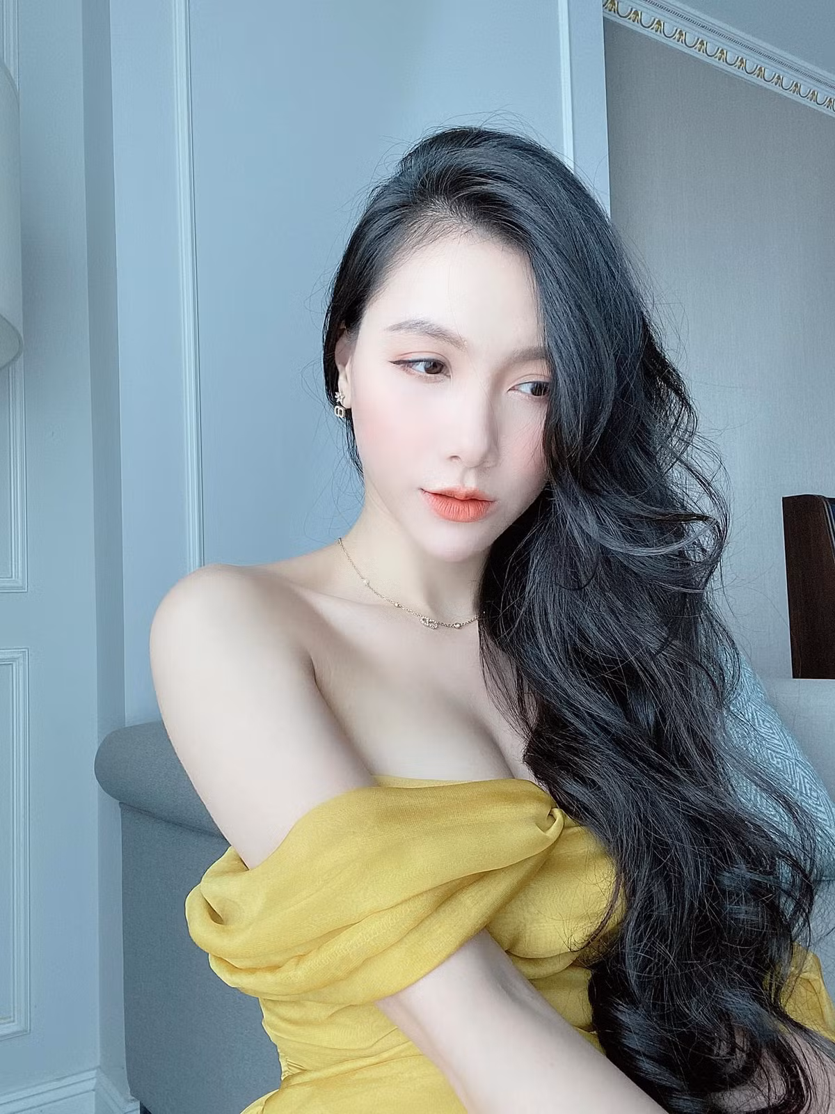 Chưa kể, Minh Hà còn tham gia bộ môn golf để rèn luyện vóc dáng.