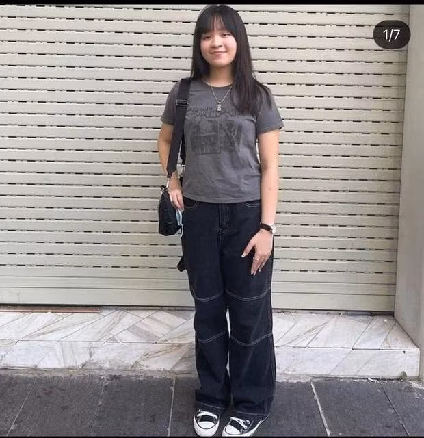 Trước đó, Natalie cũng lên sóng những tấm ảnh khoe sắc với trang phục theo style tương tự.