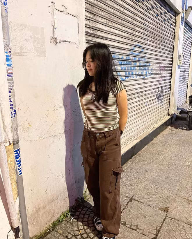 Dễ thấy trong những ảnh ọt được đăng tải, Natalie diện trang phục theo phong cách đang rất thịnh hành với một bộ phận giới trẻ Việt Nam.