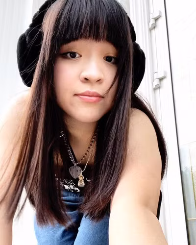 Nhưng thời gian gần đây, Natalie dường như có vẻ "showout" hơn khi cô nàng thường xuyên chia sẻ những bức ảnh của mình lên trang cá nhân.