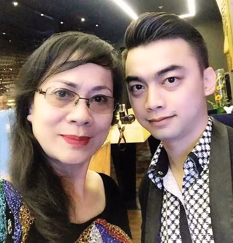 Khi sự nghiệp đang lên, Duy Alex đã bỏ nghề diễn, chuyển hướng sang làm phi công.