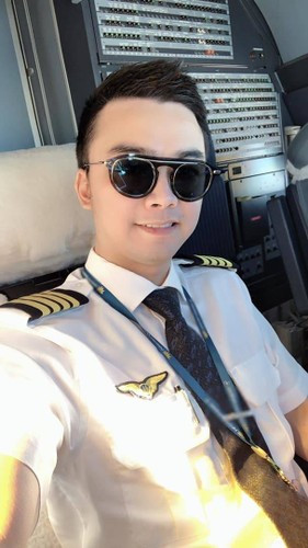 Hiện ngoại hình, danh tính của cô gái này vẫn đang khiến nhiều người tò mò bởi sau 4 năm chia tay Hà My, Duy Alex chàng chưa từng công khai hẹn hò với bất cứ ai.