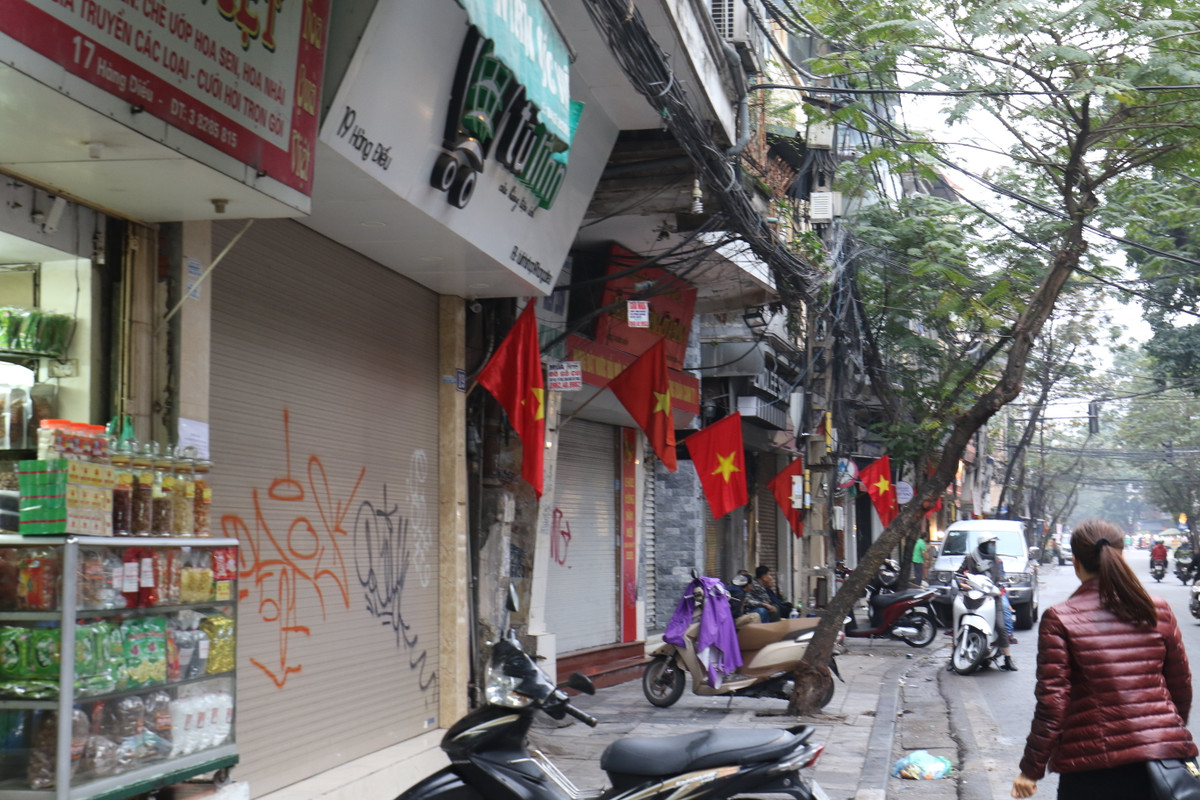 Các con phố rợp cờ Tổ quốc sẵn sàng đón năm mới 2020.