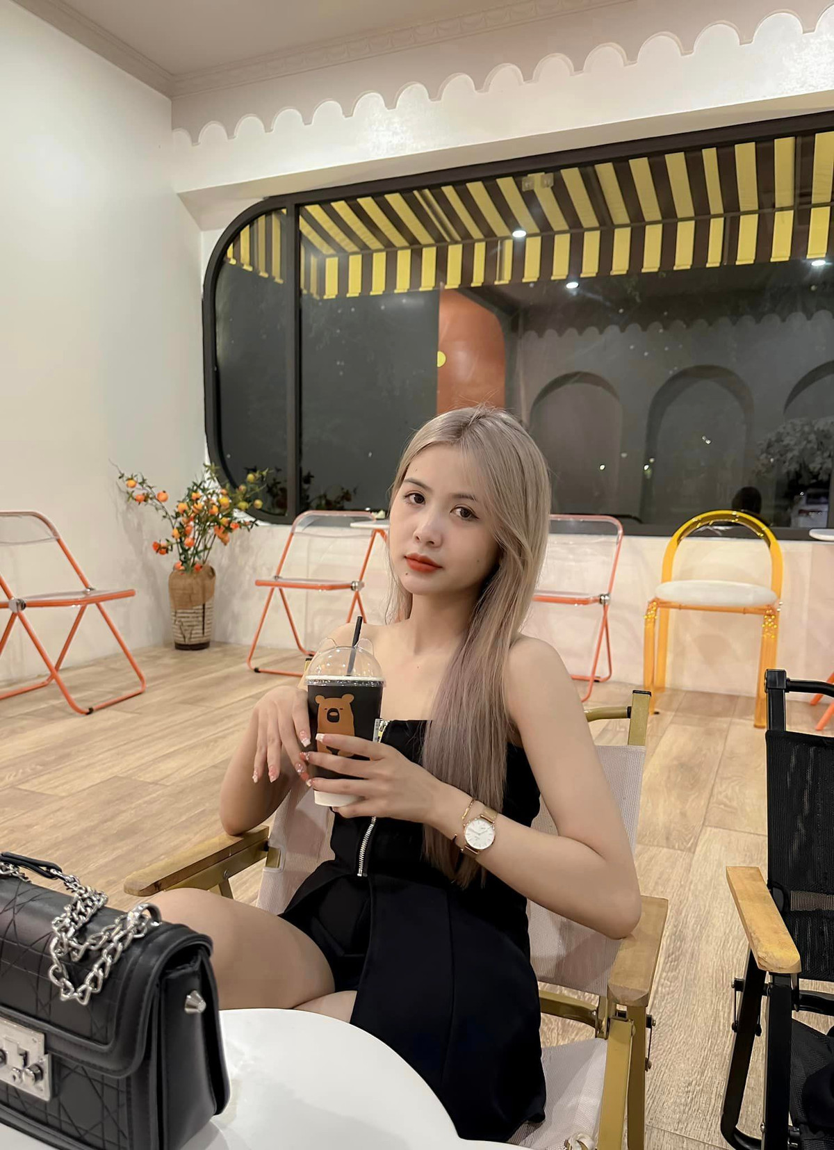 Thanh Thư tự tin có thể trò chuyện với mọi người một cách thoải mái hơn.