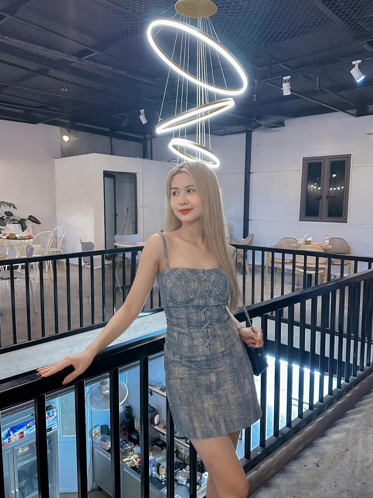 Trần Thị Thanh Thư không thua kém hot girl đình đám nào, dù 9 năm đã qua nhưng trang Facebook cá nhân của cô thu hút tới hơn 500.000 người theo dõi.