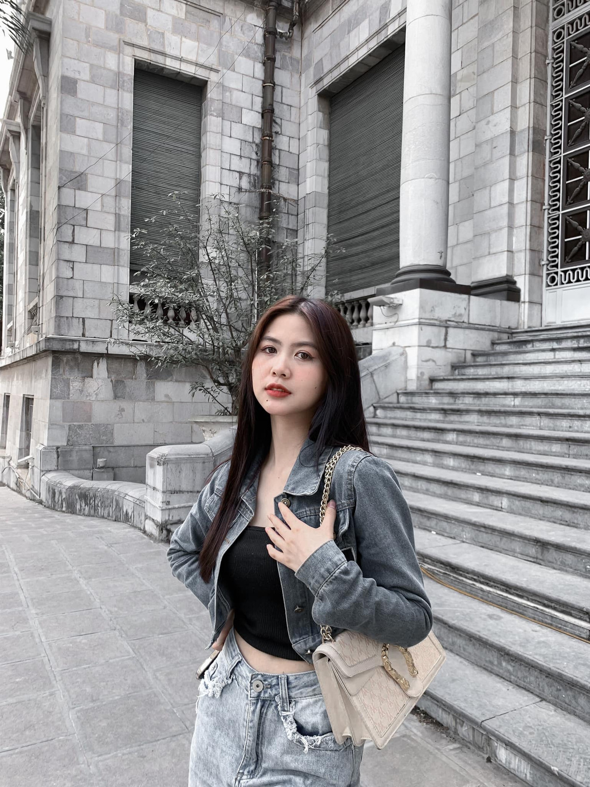 Nhưng Thanh Thư lại quyết định lựa chọn đi du học Nhật Bản. Hiện tại, cô bạn vẫn đang sinh sống và làm việc tại đất nước mặt trời mọc.