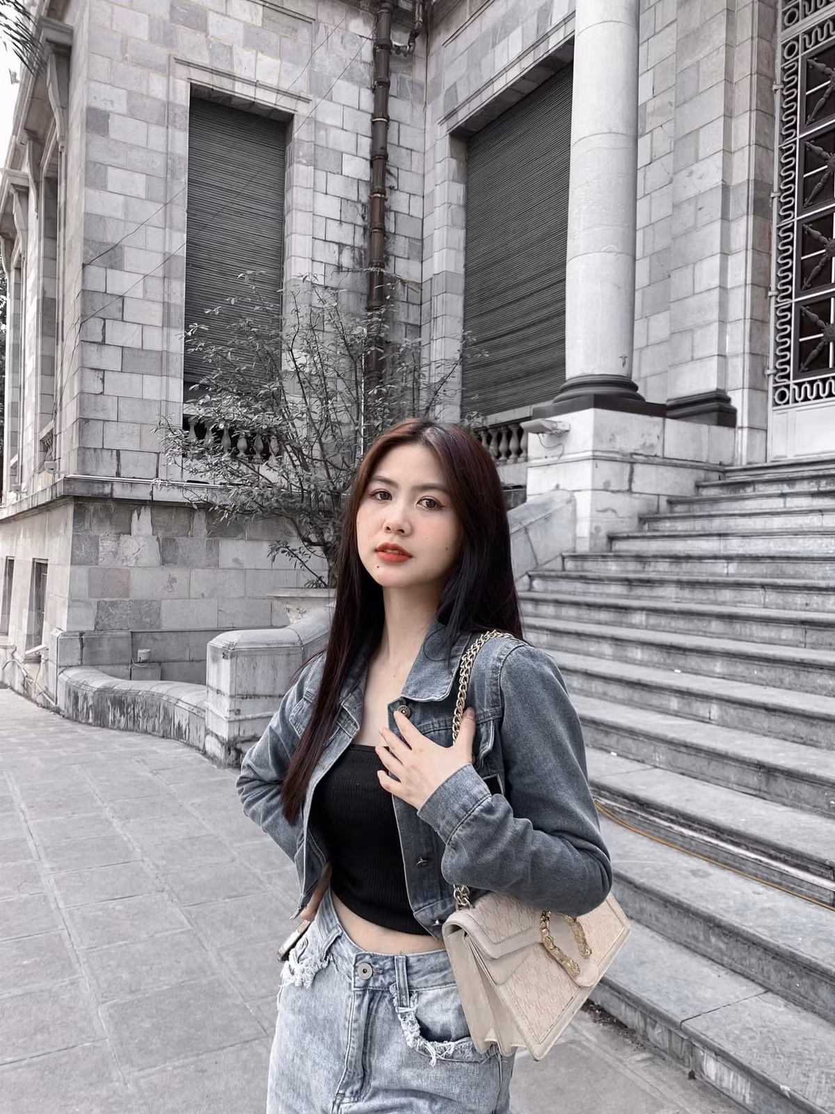 Nhưng Thanh Thư lại quyết định lựa chọn đi du học Nhật Bản. Hiện tại, cô bạn vẫn đang sinh sống và làm việc tại đất nước mặt trời mọc.