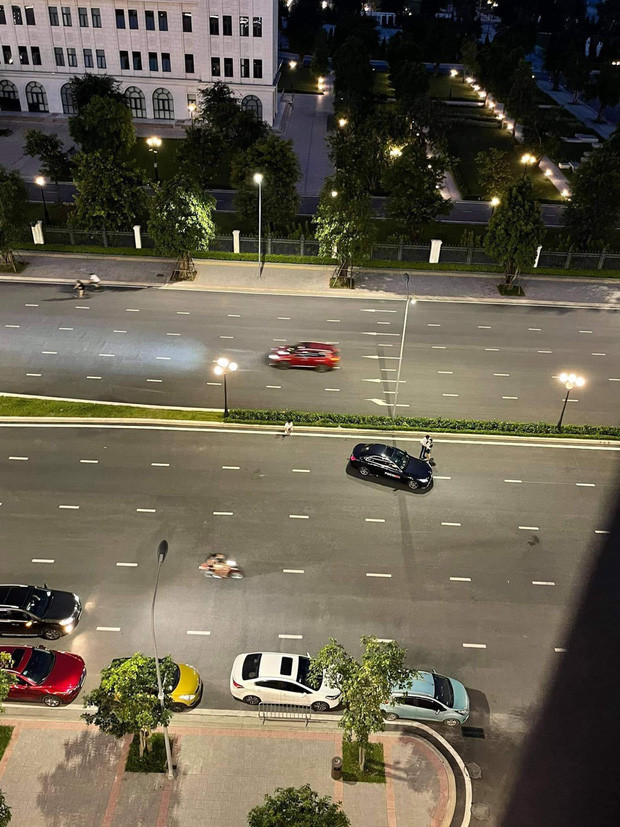 Chưa dừng lại dàn hot girl tài chính 4.0 tiếp tục cho ra đời những bức ảnh sống ảo bên siêu xe, tiếp tục nói đạo lý dạy người đời làm giàu "khum" khó,... khiến dân tình ngao ngán.