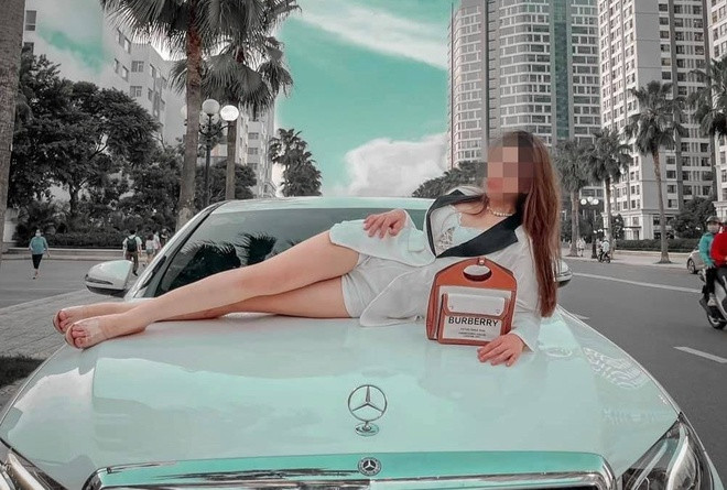 "Chủ tịch gì mà rảnh thế nhờ? Văn phòng sáng sủa mát mẻ không ngồi, cứ thích ra đường chụp ảnh quay clip vậy?", "Giờ làm chủ tịch nhàn nhỉ? Ngày đi chụp ảnh, tối về đăng thế là tháng có tiền tỷ luôn." hay "Sao nhiều người nói thế này mà vẫn có người bị lừa nhỉ? Các bạn ơi tỉnh táo lên!"... là những bình luận của dân mạng phía dưới hậu trường sống ảo của hot girl tài chính.