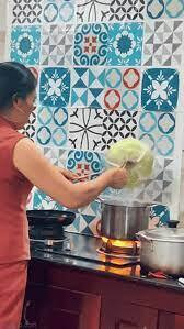 Mới khai xuân mà dân mạng đã ồn ào, xôn xao bàn tán về clip luộc bắp cải mà một cô gái mới đăng tải trên TikTok.