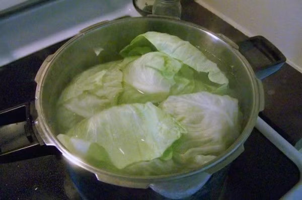 Tuy nhiên, để giải oan cho người phụ nữ trong clip thì hội khéo tay hay làm và có lẽ cũng là những thành viên tích cực của hội yêu bếp đã nhanh chóng vào phân bua.