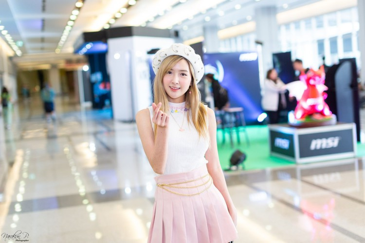 Bizcuitbeer thường xuyên xuất hiện trên sóng với những bộ trang phục gợi cảm, đôi khi là những bộ đồ croptop hay váy ngắn bó sát, để khoe tối đa vóc dáng săn chắc, nóng bỏng.