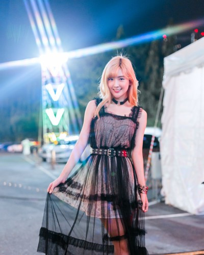 Bizcuitbeer (Beer Passaranan) vốn được mệnh danh là nữ thần trong cộng đồng streamer tại Thái Lan. Với vẻ ngoài xinh đẹp và nụ cười ngọt ngào, không ngạc nhiên khi cô nàng luôn thu hút nhiều sự chú ý trên mạng lẫn đời thường. Game mà cô yêu thích nhất là Liên Quân Mobile.