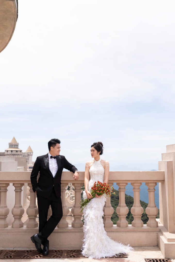 Nữ hoa khôi bóng chuyền tình tứ bên chồng