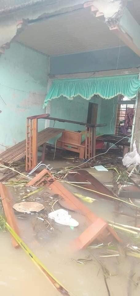 Một số mạnh thường quân đã nhận vận chuyển tàu, bè, ca nô miễn phí để có thể sơ tán bà con ở những vùng ngập nặng đến nơi an toàn hơn.