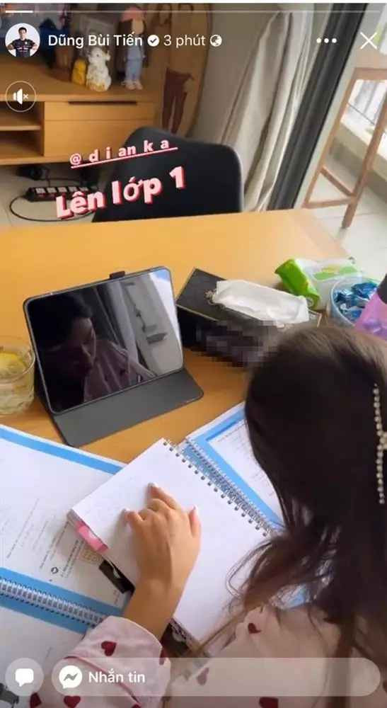 Sau 4 tháng đám cưới với thủ môn Bùi Tiến Dũng, hiện mẫu Tây Dianka đang ở những tháng cuối thai kỳ. Dù bụng bầu to vượt mặt nhưng bà mẹ trẻ vẫn tích cực làm việc nhà, làm mẫu ảnh,... thậm chí là ngồi học tiếng Việt.