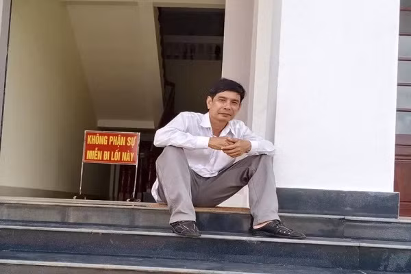 Cau hoi tu vu ong Luong Huu Phuoc nhay lau tu tu tai toa-Hinh-2