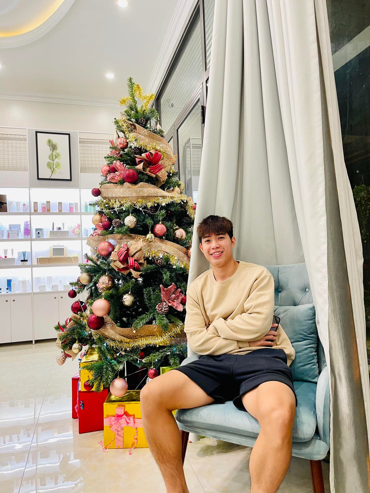 Hiện tại Quang Thịnh đang thuộc biên chế CLB Công an Hà Nội. Trên Facebook, anh chàng đang có gần 30.000 người theo dõi.