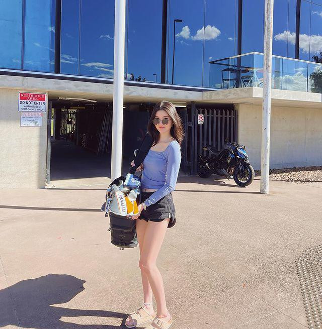 Kể từ đó, tiểu thư gia tộc tỷ đô Đài Loan thường xuyên cập nhật hình ảnh, chia sẻ những thông tin về cuộc sống lên mạng xã hội Instagram, thu hút sự quan tâm của cư dân mạng.