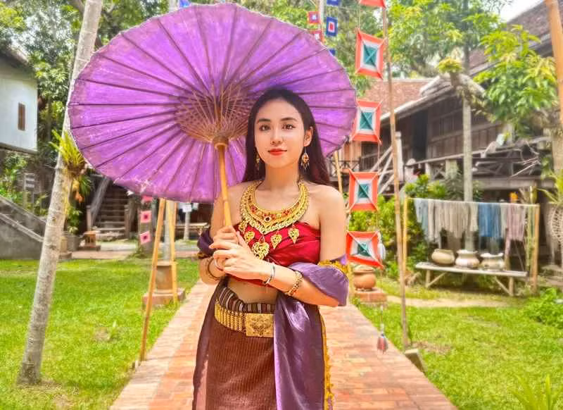 Nữ sinh Lào nhận thấy bản thân chưa thực sự thông thạo tiếng Việt 100% nên đôi khi cách truyền đạt vấn đề không được phù hợp, từ ngữ dùng còn sai.