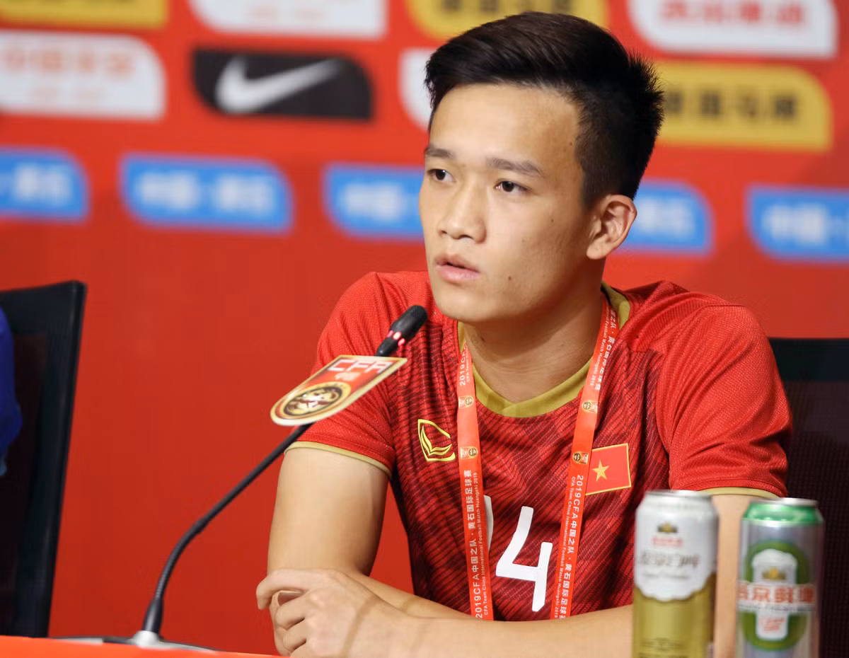 Mức lương mà đội bóng đến từ Thai League mời chào tiền vệ của CLB Viettel lên đến 10.000 USD/tháng, tương đương hơn 230 triệu đồng.