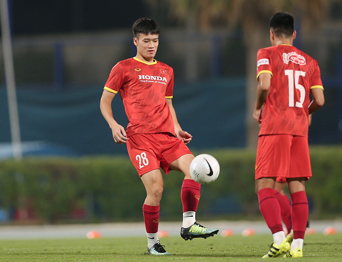 Đặc biệt trong bối cảnh Hùng Dũng chấn thương, hàng tiền vệ của đội tuyển Việt Nam bỗng may mắn có được Hoàng Đức cầu thủ không chỉ có khả năng tranh chấp mà còn là một chân chuyền thượng hạng bên cạnh những Quang Hải, Xuân Trường hay Tuấn Anh.