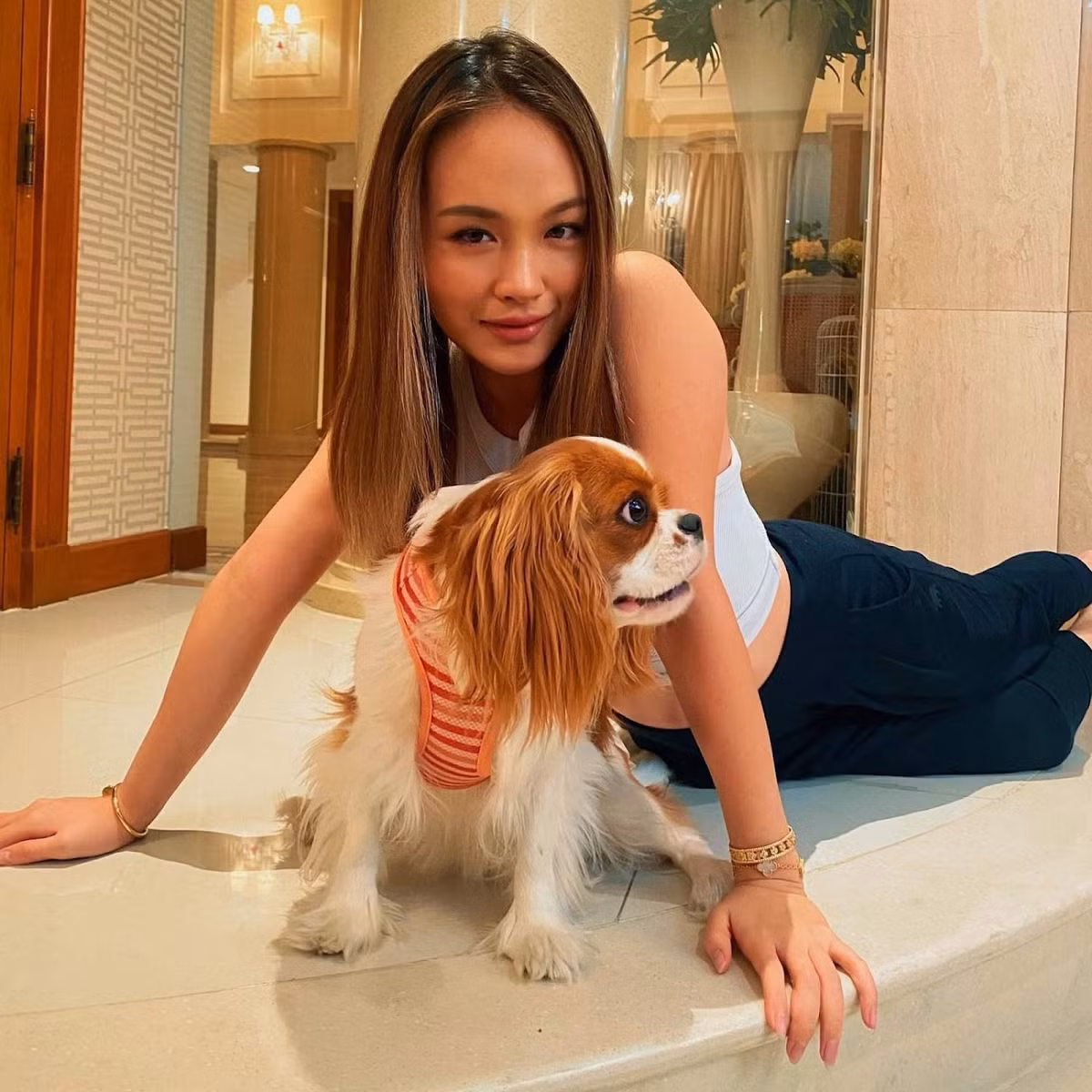 Về Nualphan Lamsam, bà được coi là một trong những "mỹ nhân không tuổi" của đội tuyển Quốc gia lẫn U23 Thái Lan.