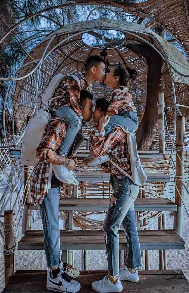 Cứ dăm bữa nửa tháng, vợ hai đại gia Minh Nhựa lại khoe những chuyến đi xa xỉ với hàng trăm bức ảnh "sống ảo" chất lừ cùng bạn đời.