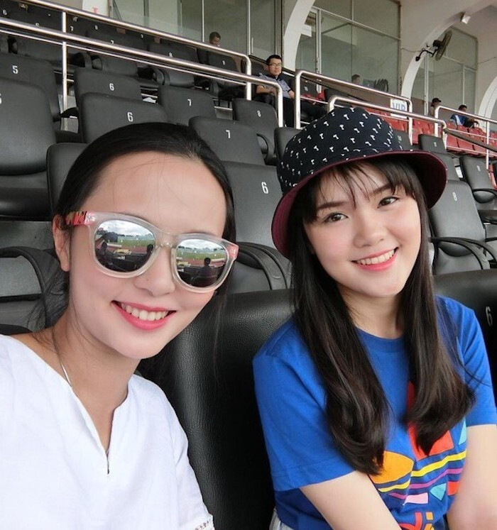 Hiện tại, Huyền Mi cùng cô em Quỳnh Anh cũng là vợ cầu thủ Duy Mạnh đang kinh doanh mảng sản phẩm làm đẹp.