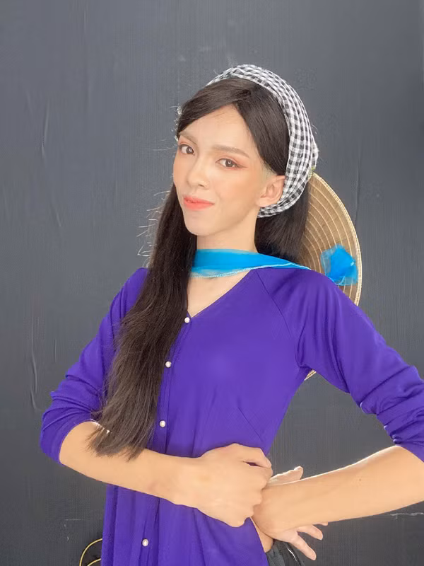 Một số thay đổi diện mạo của chủ kênh TikTok triệu follow để có hình ảnh đẹp gái, nữ tính như hiện nay: làm răng, thu cánh mũi, làm lông mày, tiêm má tiêm rãnh cười, tiêm cằm, tiêm hóp gương mặt.