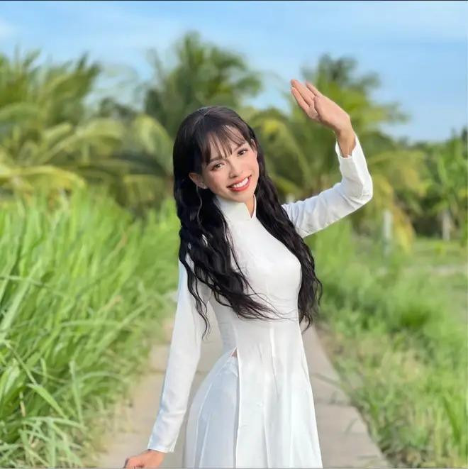 Võ Thành Ý quyết định chỉnh sửa ngoại hình để hoàn thiện bản thân mình và giả gái "mượt" hơn. Chàng TikToker đã ghi lại quá trình tu sửa nhan sắc và nhận được nhiều lời động viên cùng sự chúc mừng cho nhan sắc thăng hạng.