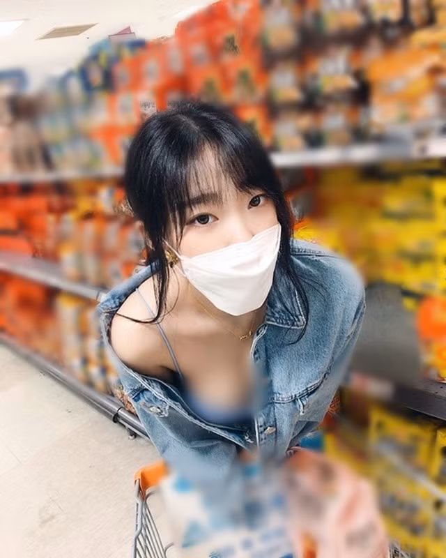 Bên cạnh công việc người mẫu, Inkyung còn là influencer và streamer.
