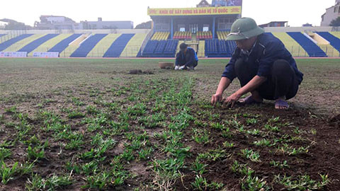 V-League 2021 quay lai, cac CLB “choi lon” dau tu mat san khung?