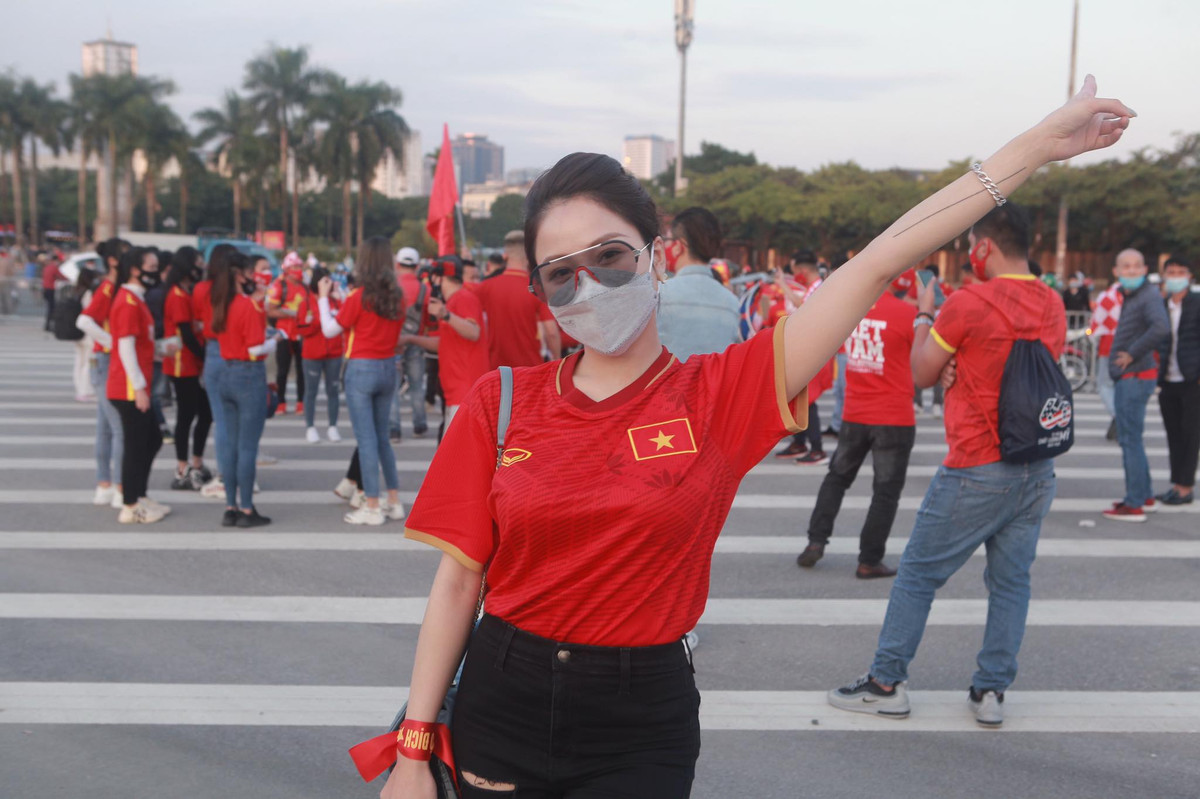 Còn nhớ cách đây 3 năm, Trâm Anh từng là một trong số những gương mặt hot girl tham gia vào chương trình bình luận bóng đá Nóng Cùng World Cup.