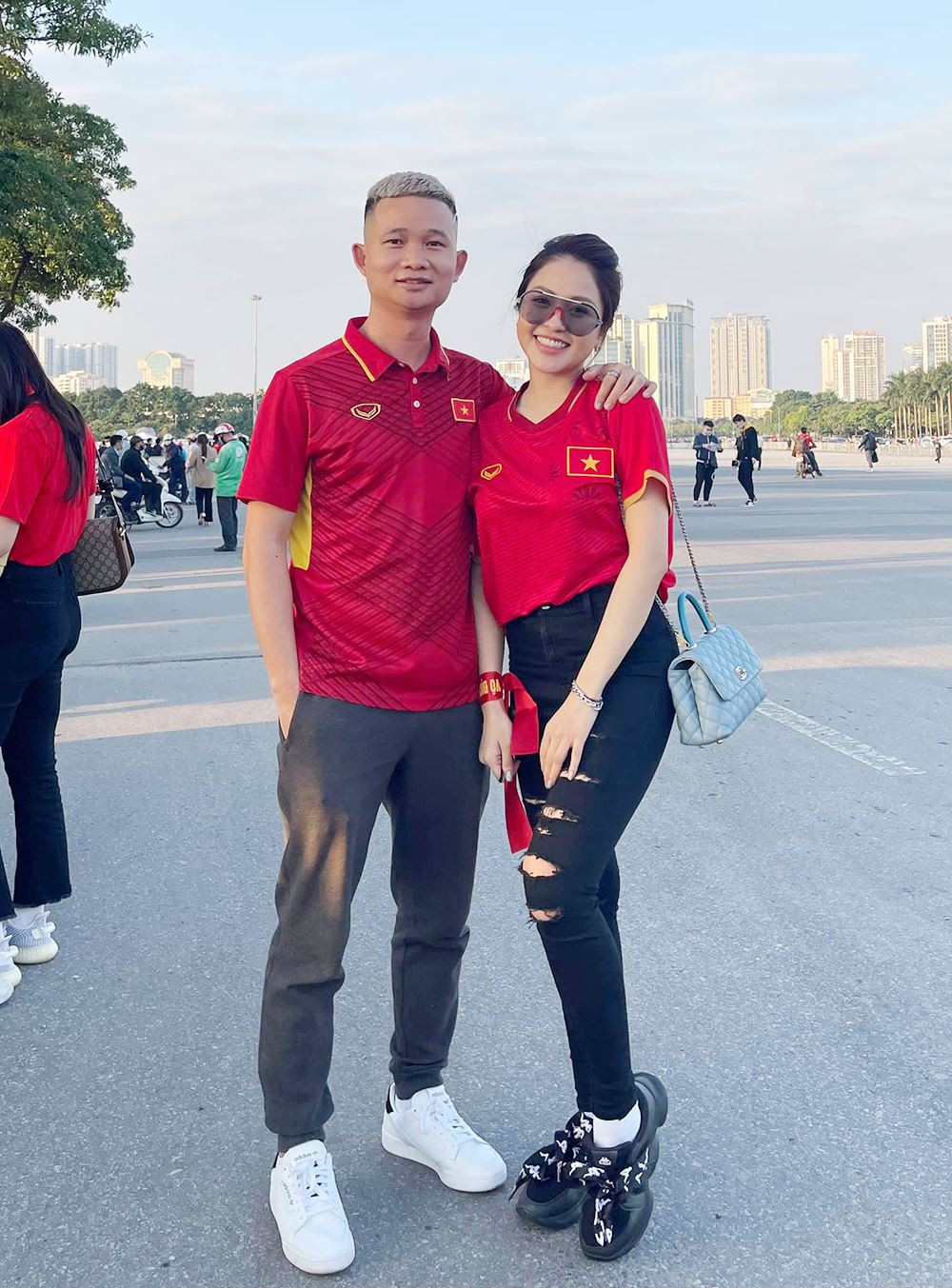 Cụ thể, trong cuộc đối đầu giữa đội tuyển Việt Nam và Nhật Bản trên SVĐ Mỹ Đình, người đẹp Trâm Anh cũng như nhiều CĐV khác đã bay từ TP HCM ra Hà Nội để cổ vũ thầy trò HLV Park Hang Seo.