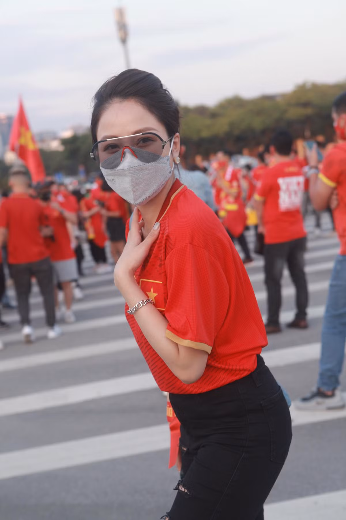 Kể từ sau khi công khai hút mỡ bụng và chăm chỉ tập tành, càng ngày Trâm Anh càng thích khoe những hình ảnh theo phong cách quyến rũ.