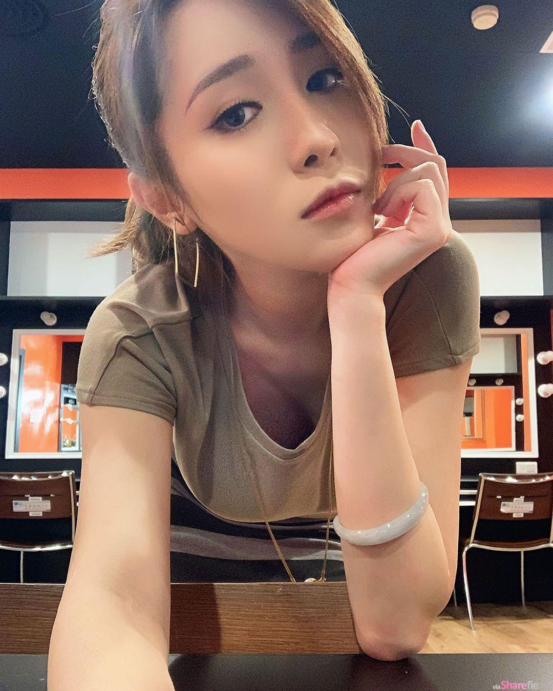 Tuy nhiên, ở đoạn cuối video, khán giả có thể thấy rõ màn PR rất rõ ràng một cơ sở buffet có tiếng ở gần đó. Theo như đánh giá của người đẹp, địa điểm này sẽ phù hợp với các tín đồ thích ăn uống sau quãng đường di chuyển dài để cúng bái tại các cơ sở tâm linh gần đó.