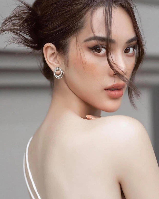 Quỳnh Lương (tên thật: Lương Thị Mai Quỳnh, SN 1995) là một trong những gương mặt mẫu lookbook đình đám ở Hà Nội và từng tham gia nhiều MV âm nhạc.