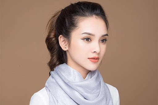 Xuất thân là người mẫu ảnh, không qua trường lớp đào tạo, nhưng nét mặt, biểu cảm của Quỳnh Lương qua từng MV đều thu hút và thuyết phục rất nhiều khán giả.